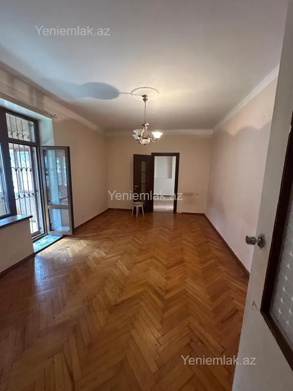Satılır 3 otaqlı köhnə tikili 80 m²