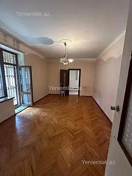 Satılır 3 otaqlı köhnə tikili 80 m²