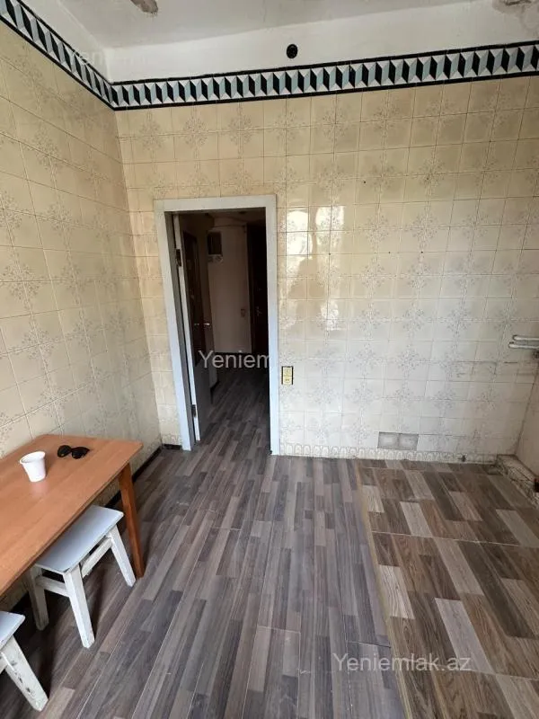 Satılır 3 otaqlı köhnə tikili 80 m²