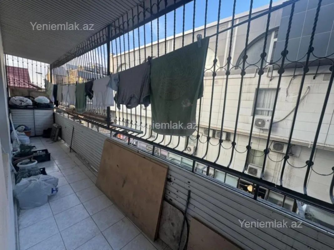 Satılır 4 otaqlı köhnə tikili 100 m²