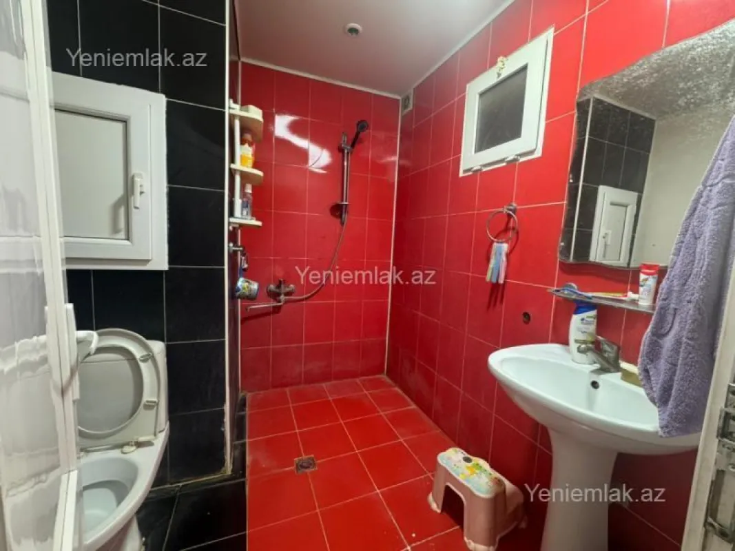 Satılır 4 otaqlı köhnə tikili 100 m²