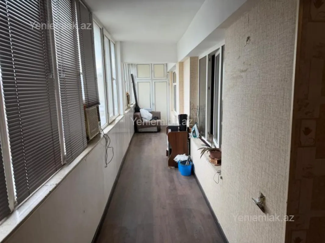 Satılır 5 otaqlı köhnə tikili 140 m²
