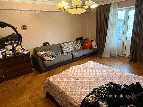 Satılır 5 otaqlı köhnə tikili 140 m²