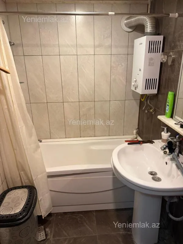 Satılır 5 otaqlı köhnə tikili 140 m²