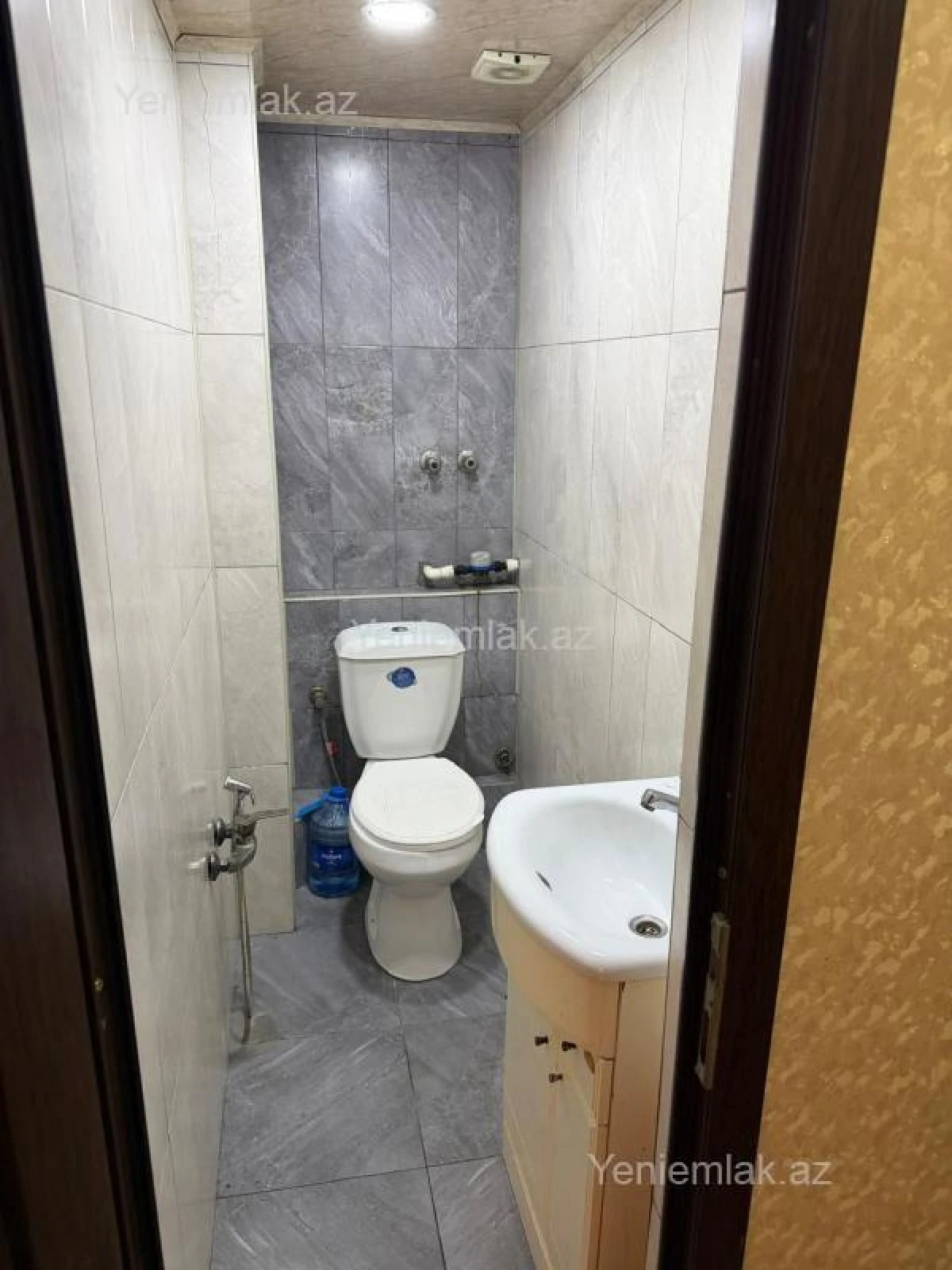 Satılır 5 otaqlı köhnə tikili 140 m²