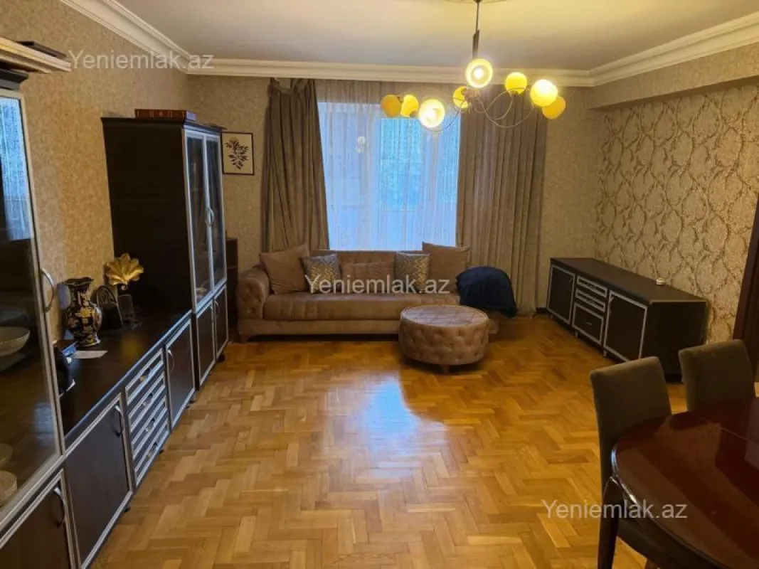Satılır 5 otaqlı köhnə tikili 140 m²