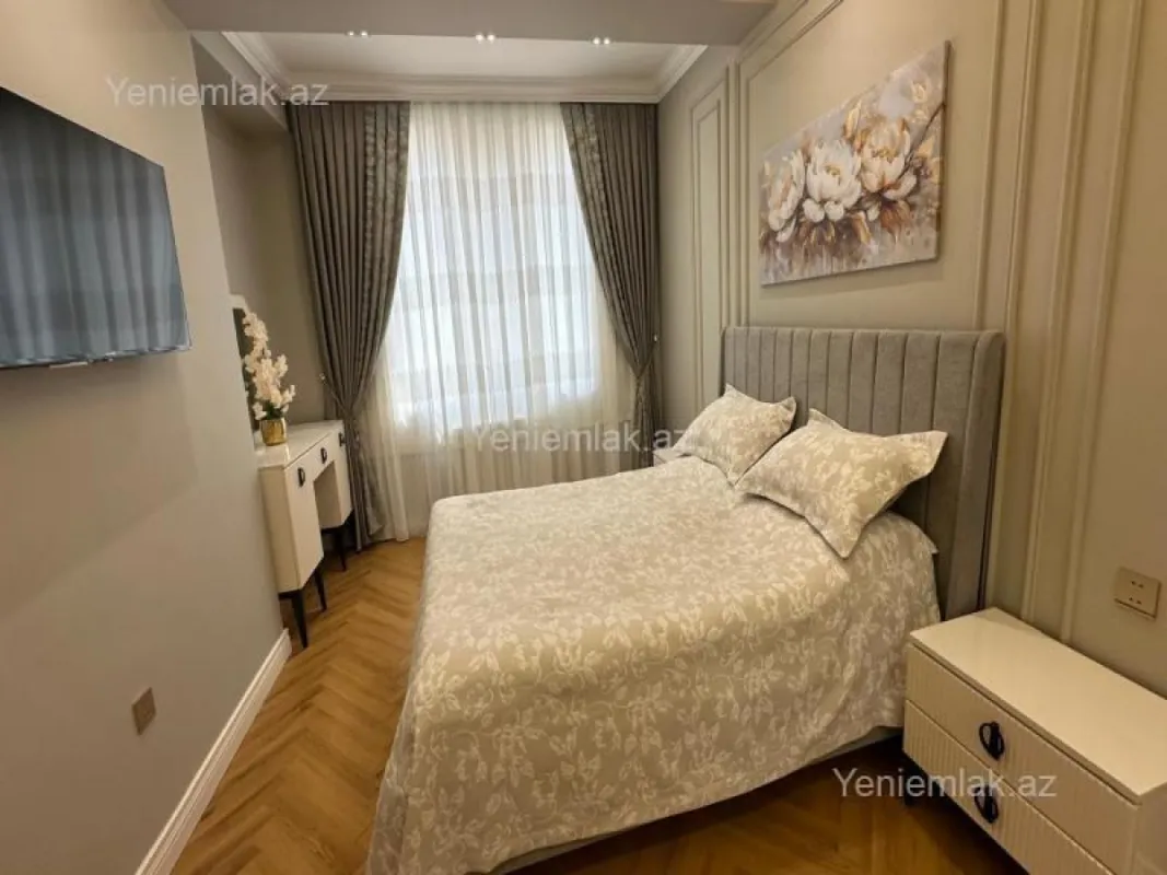 Satılır 3 otaqlı yeni tikili 130 m²