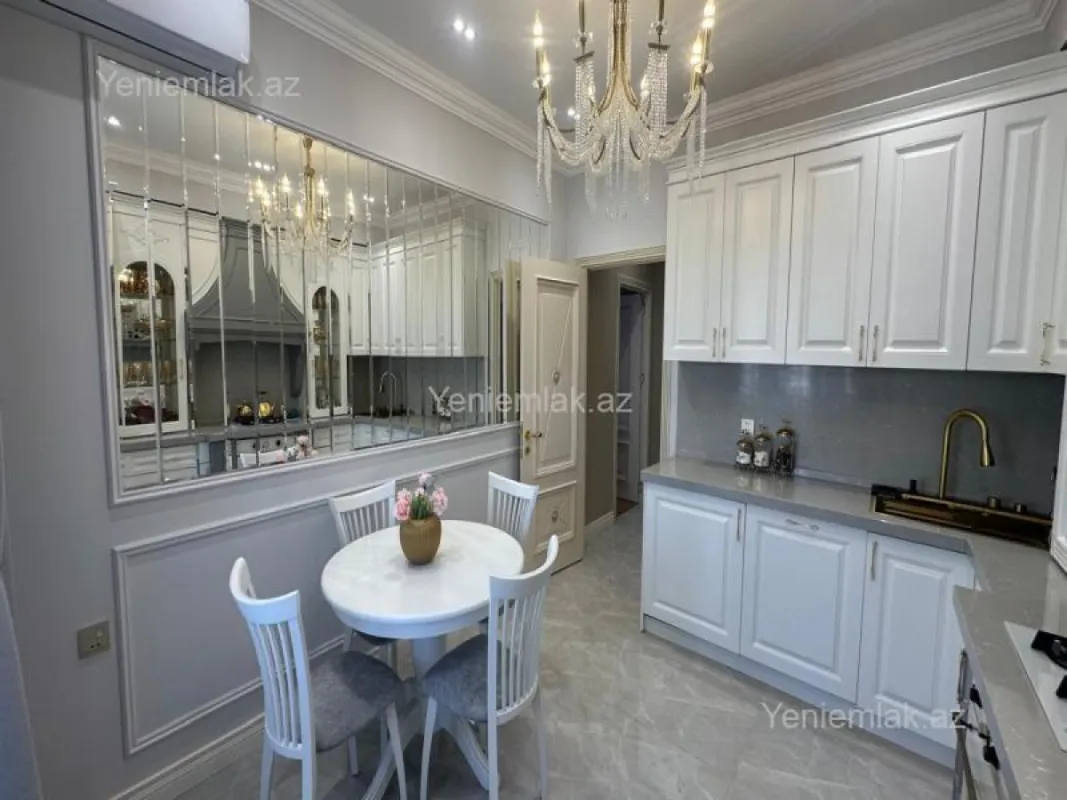 Satılır 3 otaqlı yeni tikili 130 m²