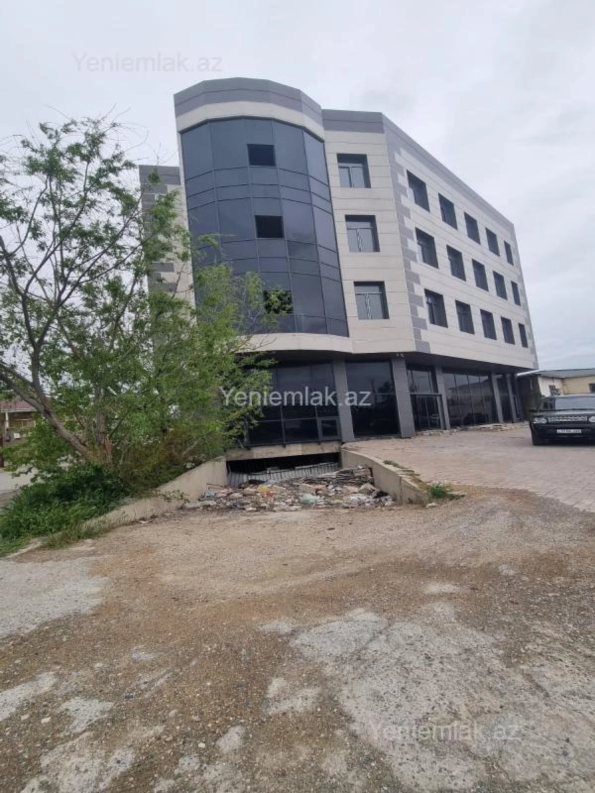 Satılır 16 otaqlı obyekt 4000 m²