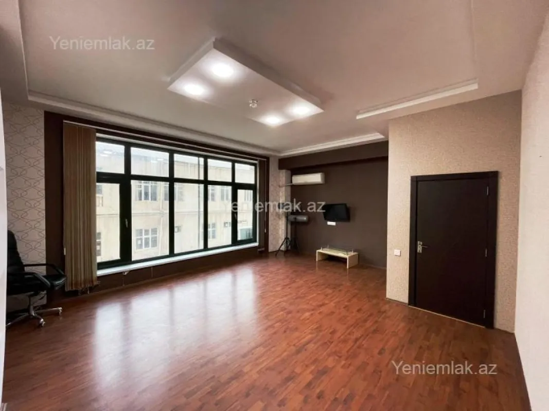 Satılır 4 otaqlı obyekt 150 m²
