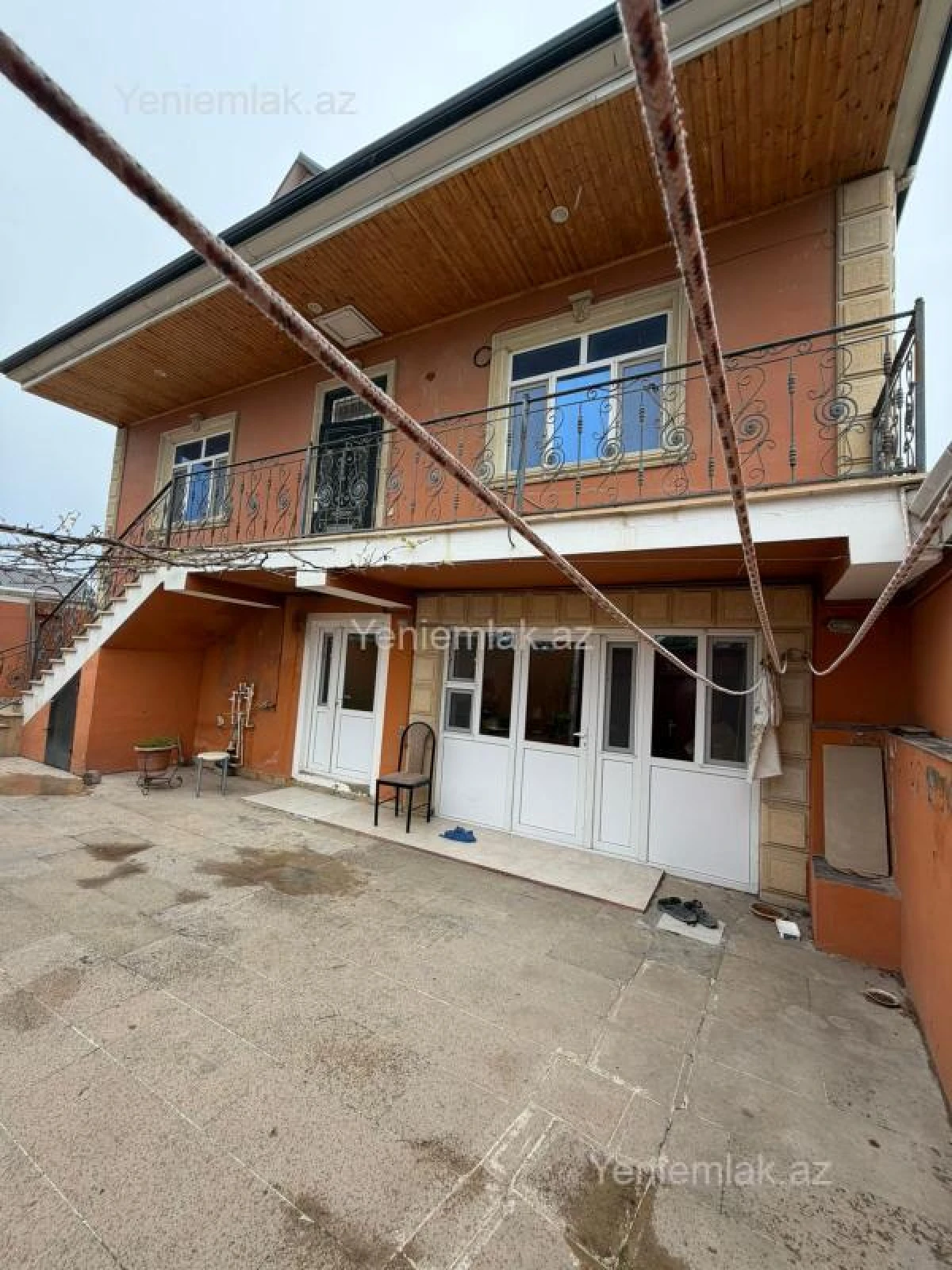 Satılır 5 otaqlı həyət evi 200 m²