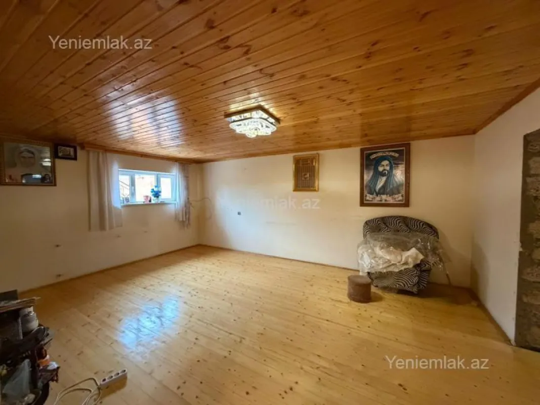 Satılır 5 otaqlı həyət evi 200 m²