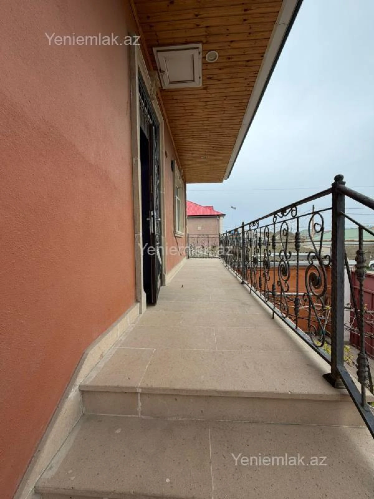 Satılır 5 otaqlı həyət evi 200 m²