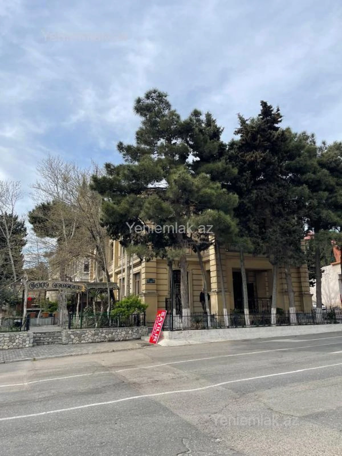 Satılır 12 otaqlı obyekt 450 m²