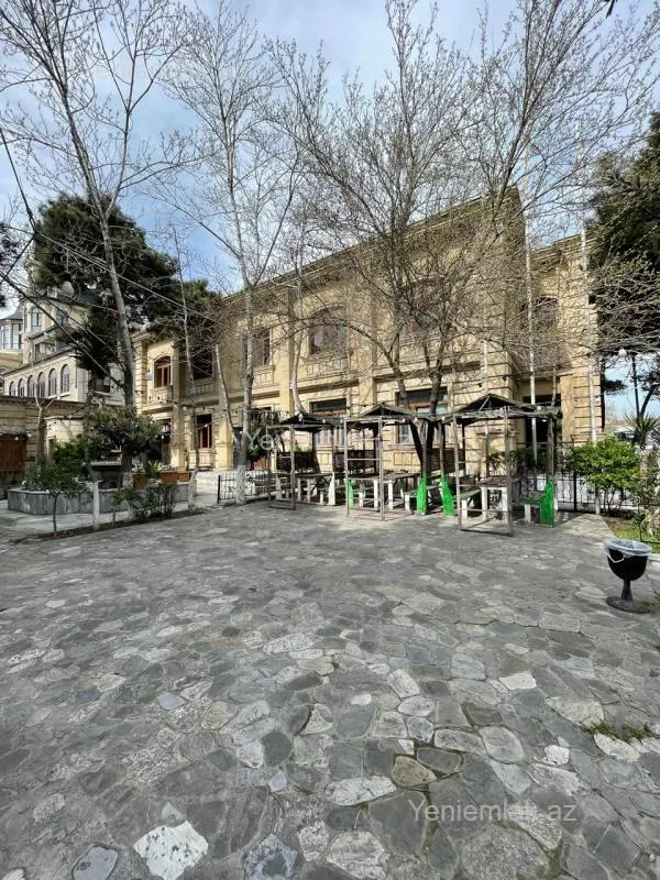 Satılır 12 otaqlı obyekt 450 m²