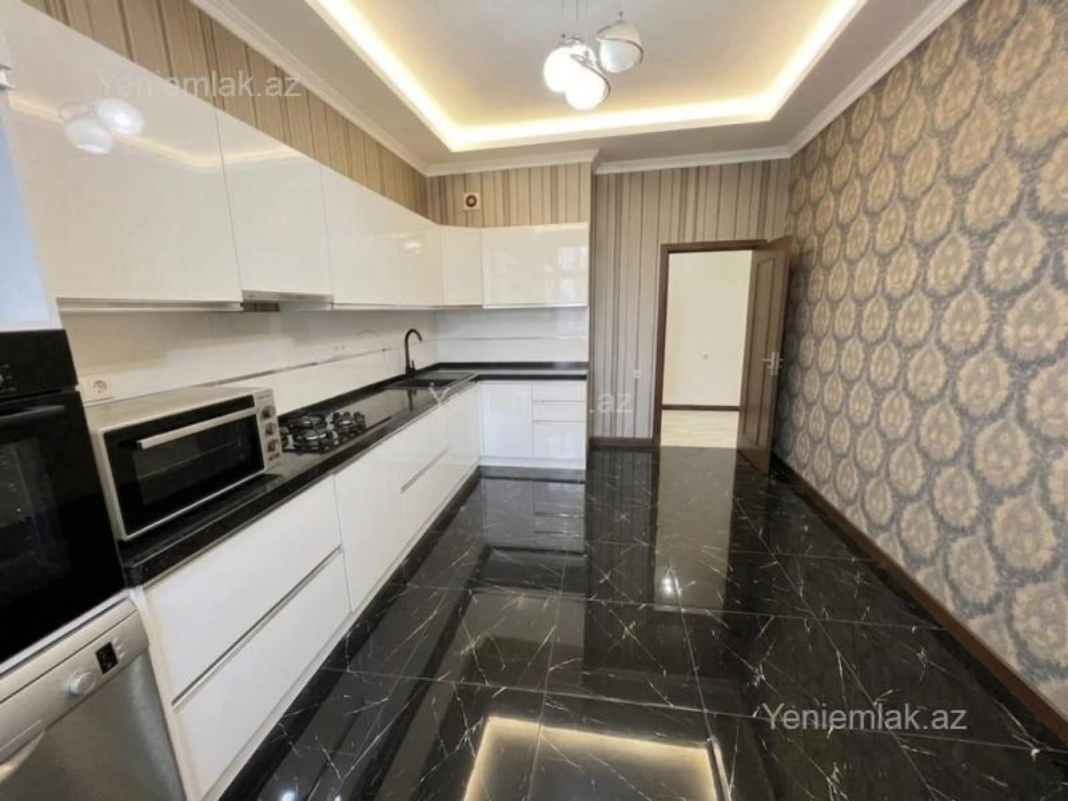 Satılır 3 otaqlı yeni tikili 160 m²