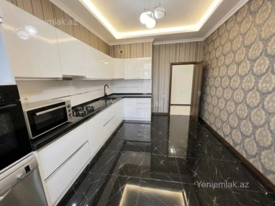 Satılır 3 otaqlı yeni tikili 160 m²