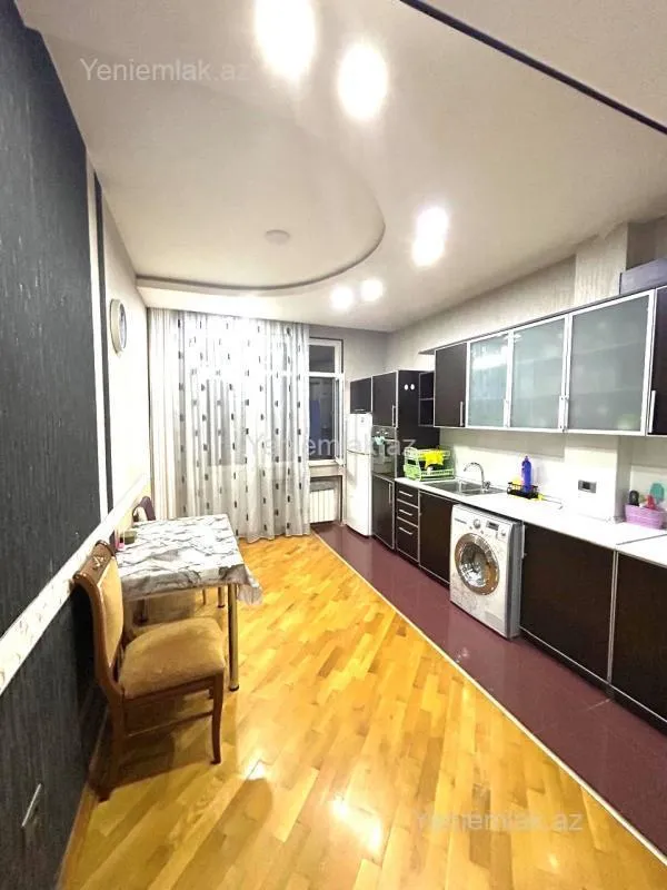 Satılır 3 otaqlı yeni tikili 128 m²