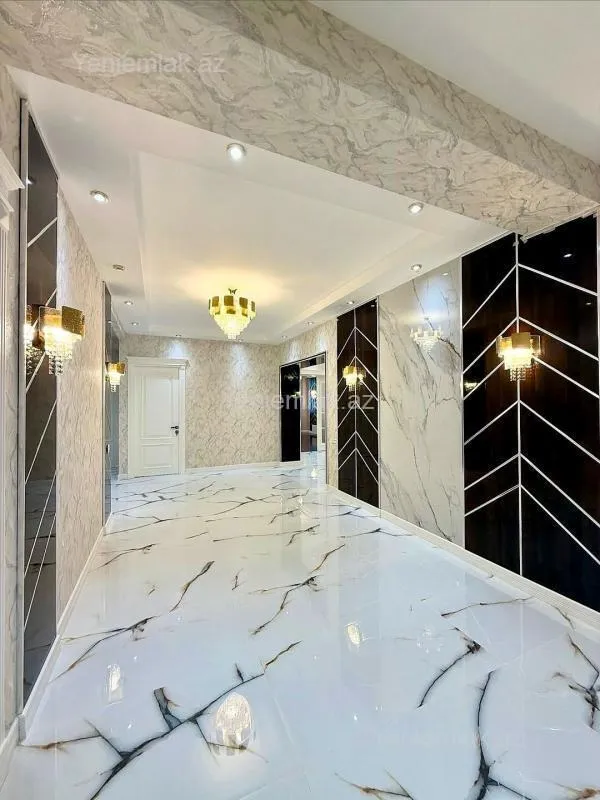 Satılır 4 otaqlı köhnə tikili 215 m²