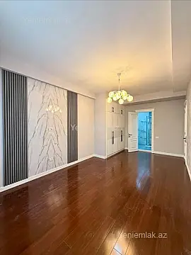 Satılır 4 otaqlı köhnə tikili 215 m²