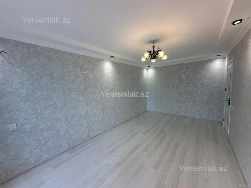 Satılır 4 otaqlı köhnə tikili 215 m²