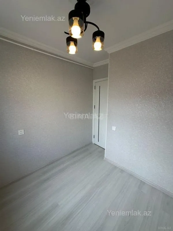 Satılır 4 otaqlı köhnə tikili 215 m²