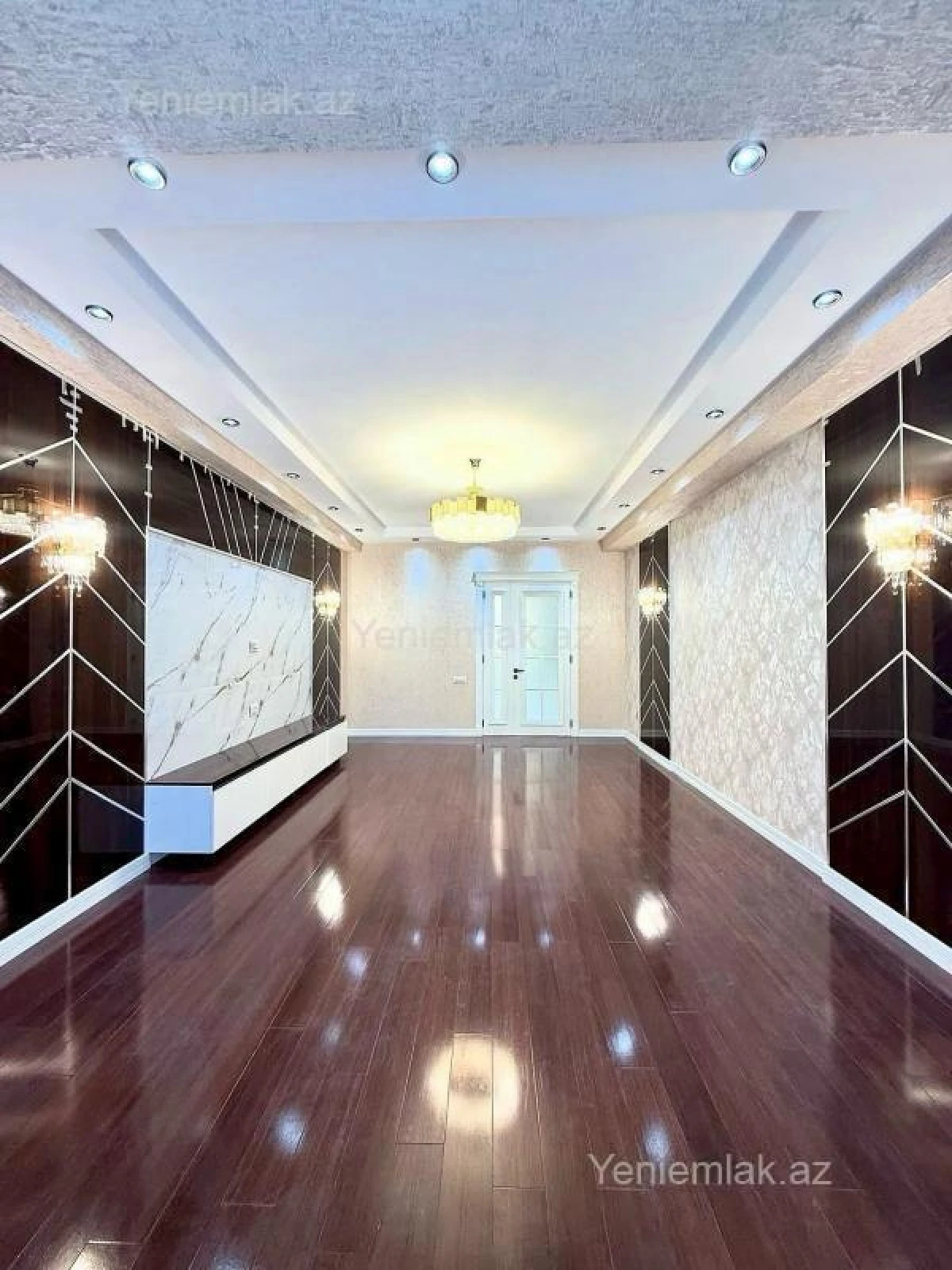 Satılır 4 otaqlı köhnə tikili 215 m²