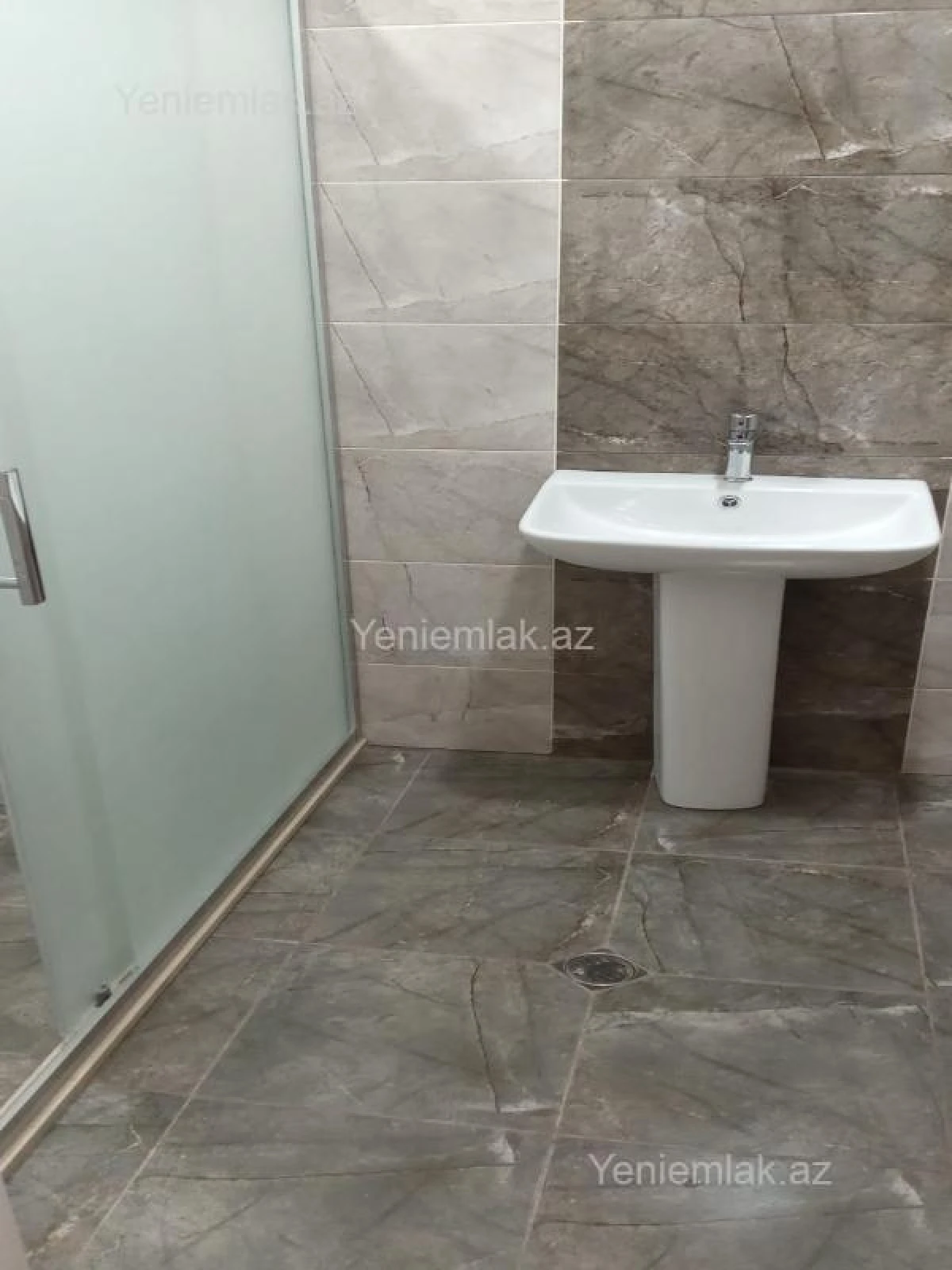 Satılır 3 otaqlı yeni tikili 120 m²