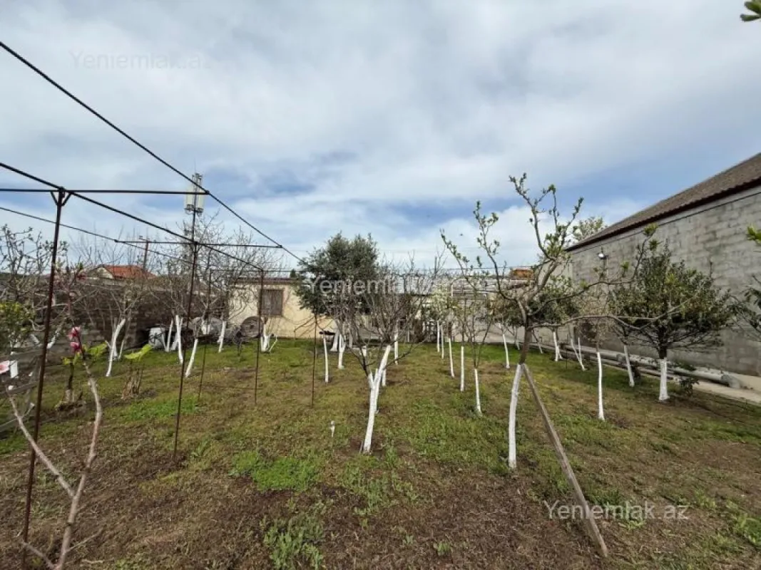 Satılır 1 otaqlı həyət evi 35 m²