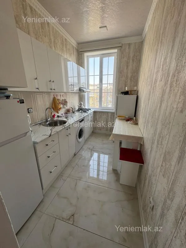 Satılır 2 otaqlı köhnə tikili 70 m²