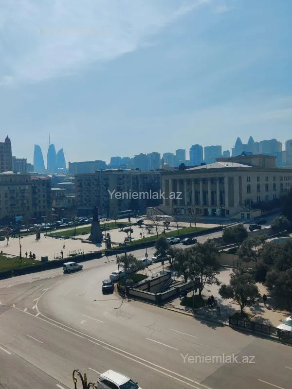 Satılır 2 otaqlı köhnə tikili 70 m²