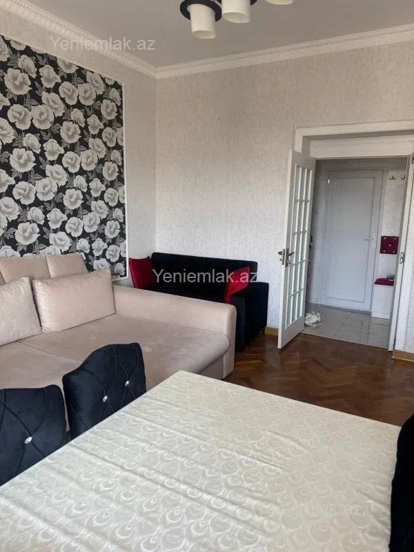 Satılır 2 otaqlı köhnə tikili 70 m²