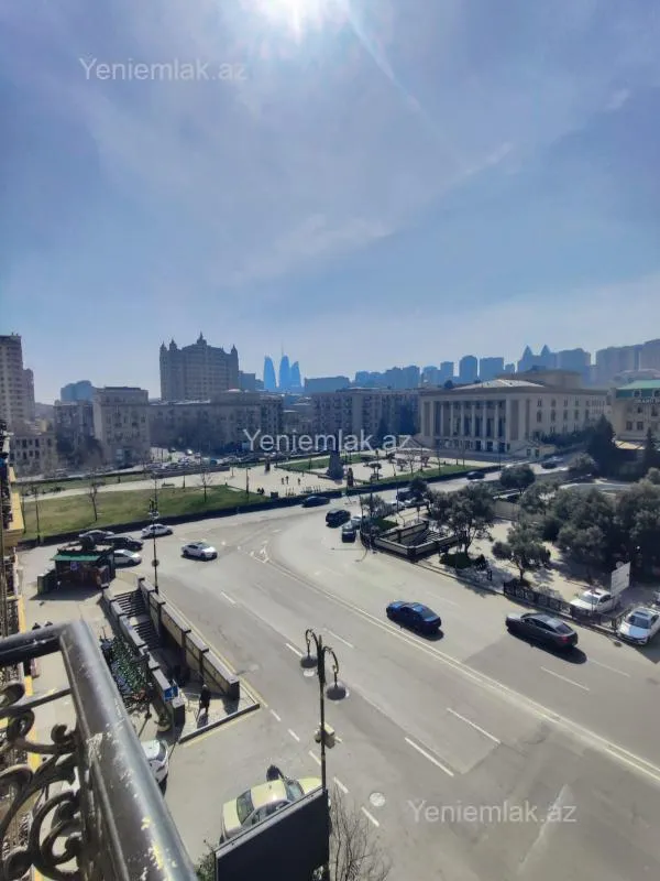 Satılır 2 otaqlı köhnə tikili 70 m²