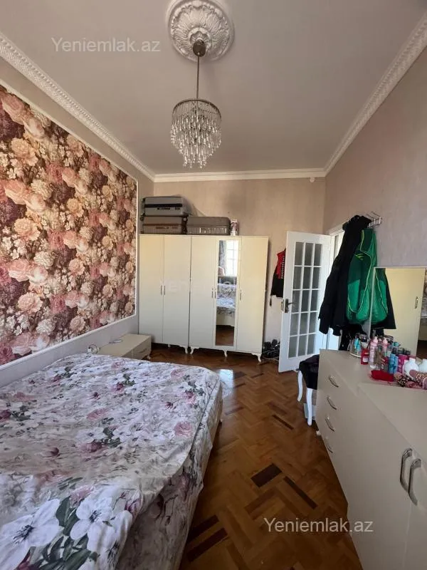 Satılır 2 otaqlı köhnə tikili 70 m²