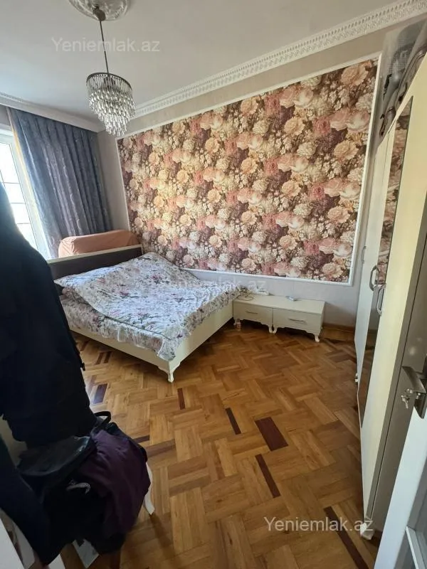 Satılır 2 otaqlı köhnə tikili 70 m²