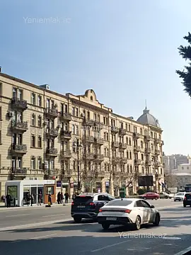 Satılır 2 otaqlı köhnə tikili 70 m²