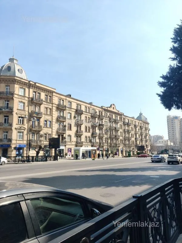 Satılır 2 otaqlı köhnə tikili 70 m²