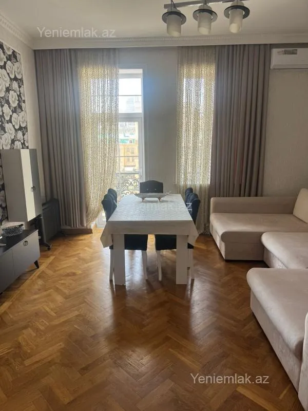 Satılır 2 otaqlı köhnə tikili 70 m²