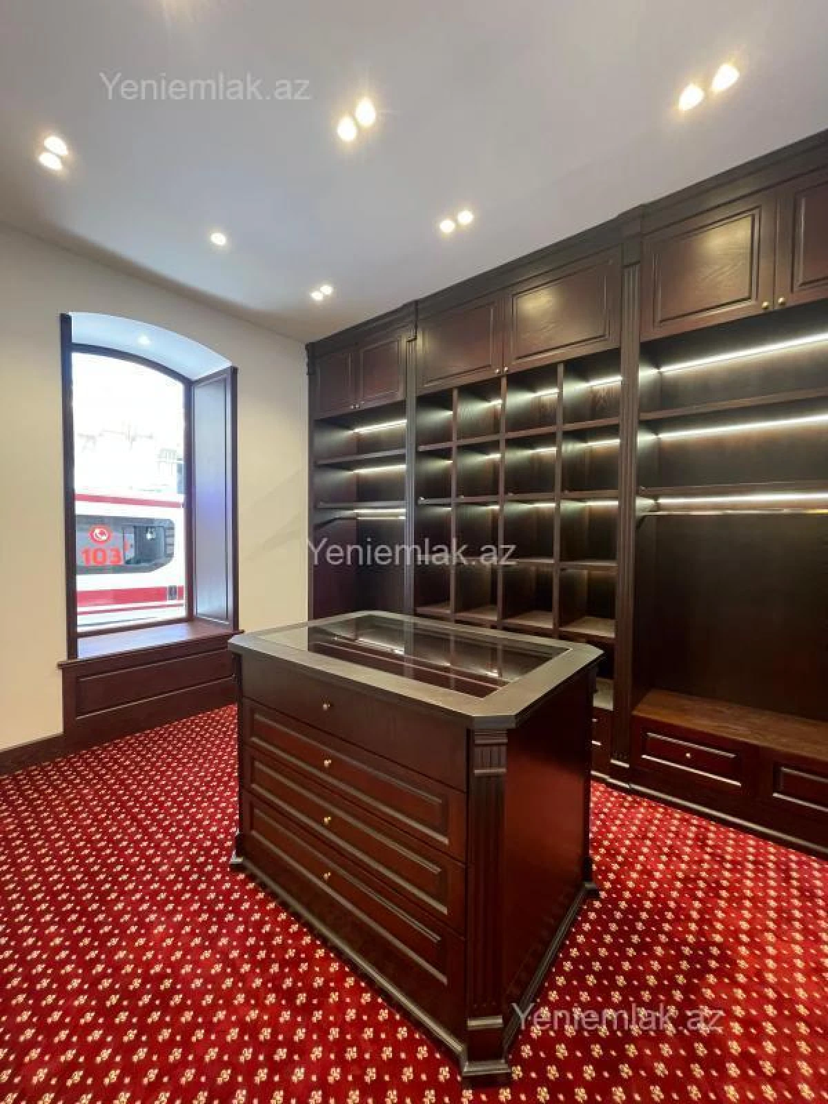 Satılır 4 otaqlı obyekt 100 m²