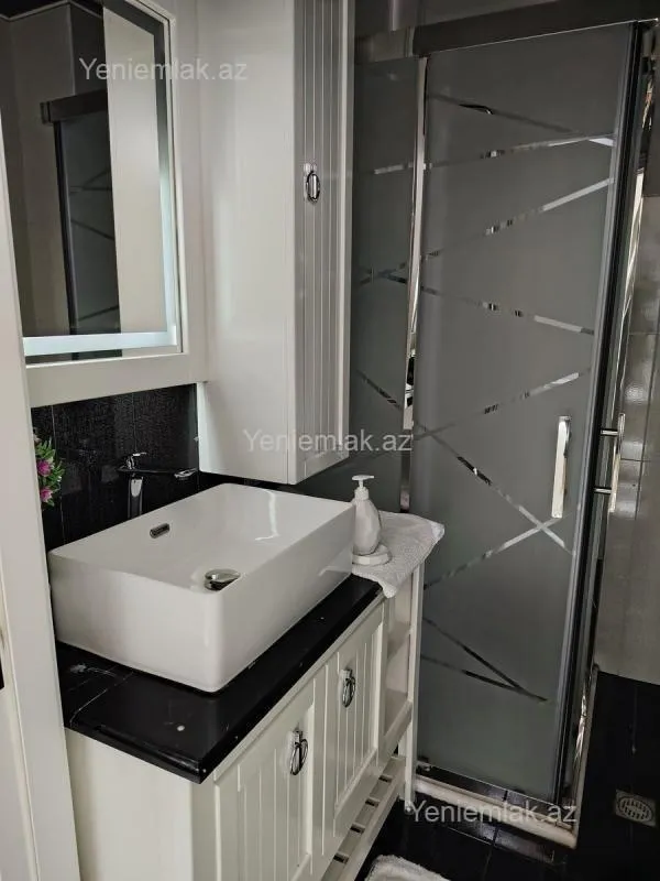 Satılır 3 otaqlı yeni tikili 70 m²