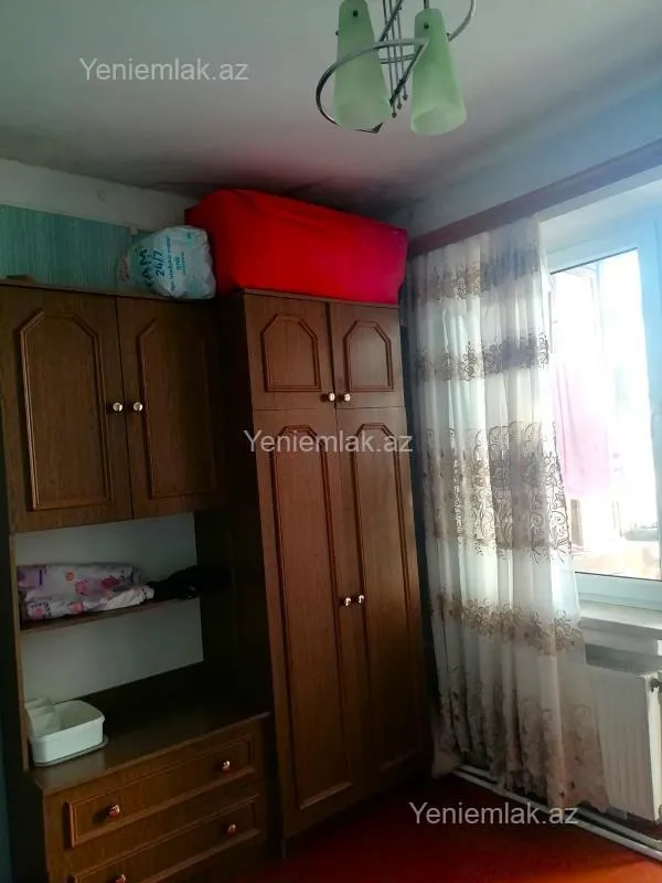 Satılır 3 otaqlı köhnə tikili 90 m²