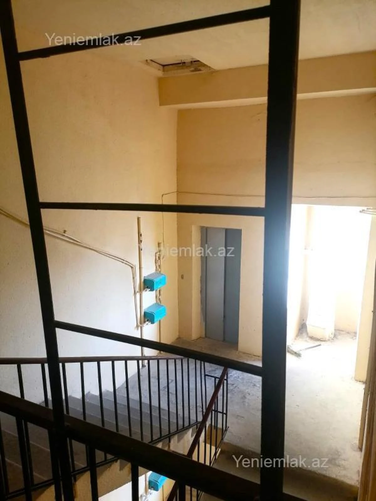 Satılır 3 otaqlı köhnə tikili 90 m²