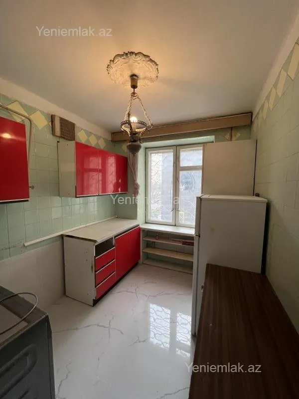 Satılır 3 otaqlı köhnə tikili 80 m²