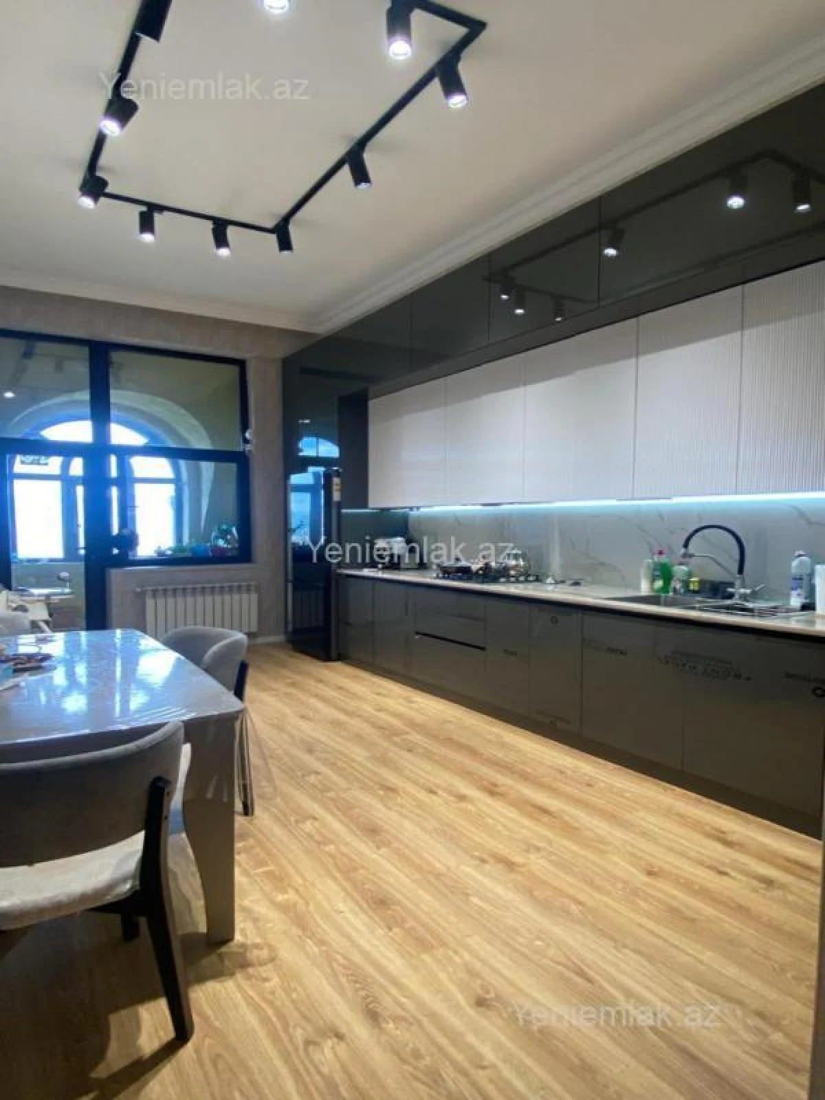 Satılır 4 otaqlı yeni tikili 143 m²