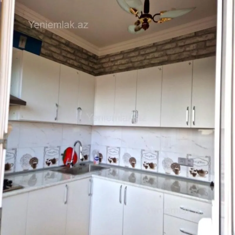 Satılır 3 otaqlı köhnə tikili 90 m²