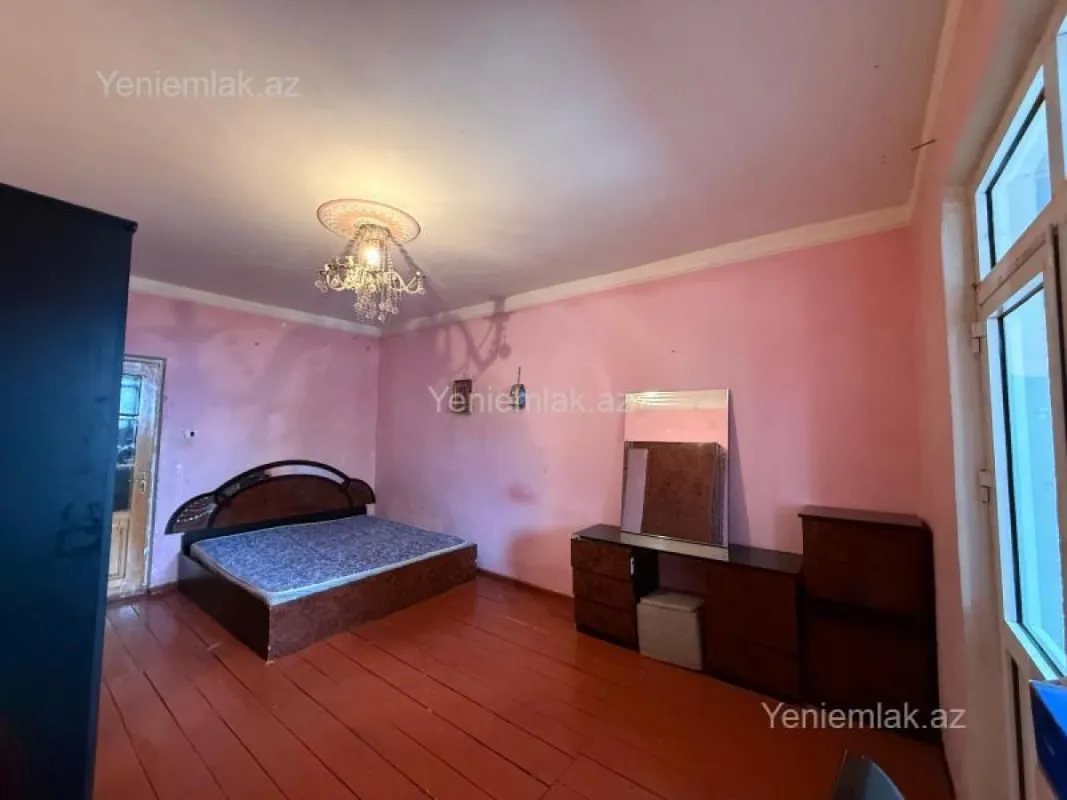 Satılır 2 otaqlı köhnə tikili 55 m²