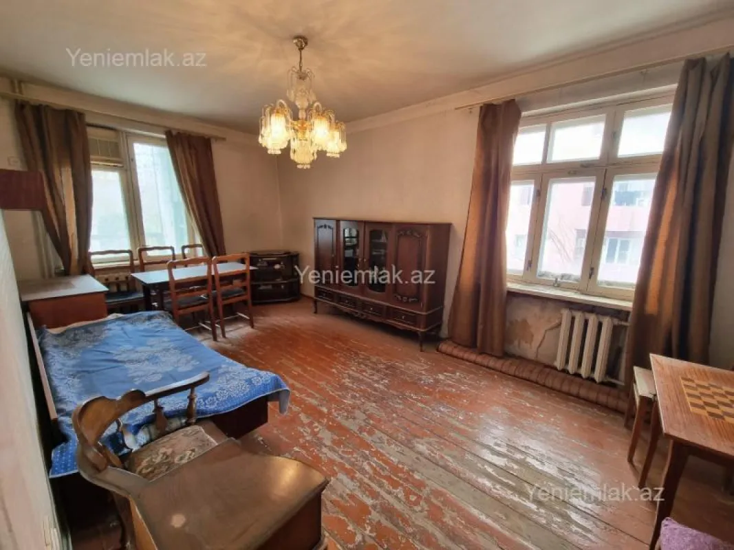 Satılır 2 otaqlı köhnə tikili 62 m²