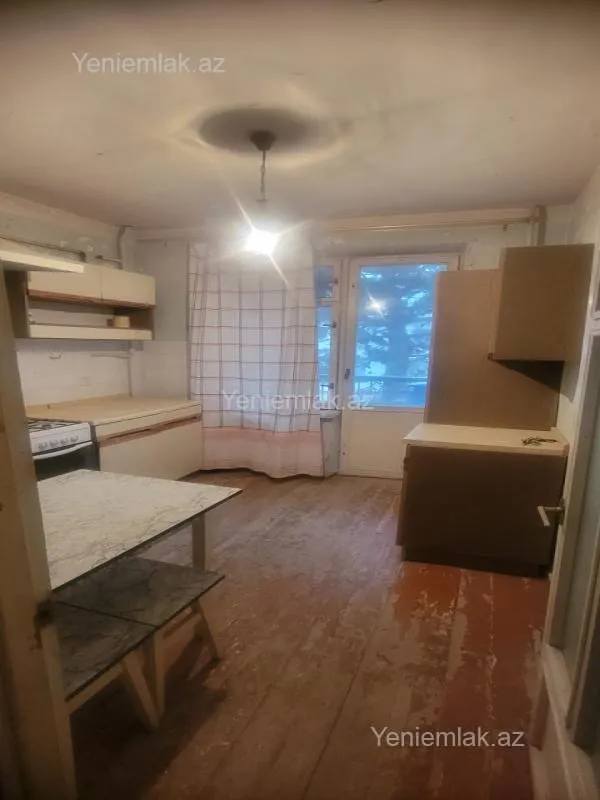 Satılır 2 otaqlı köhnə tikili 62 m²