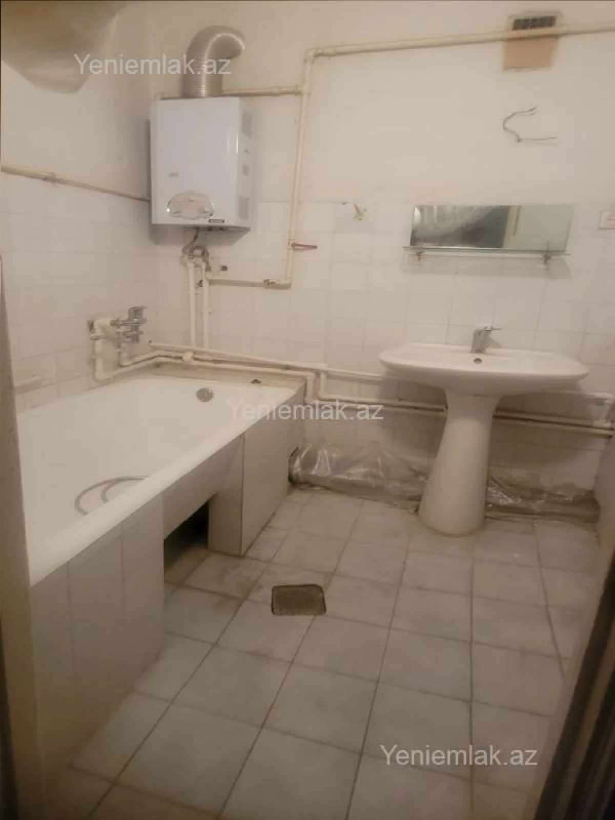 Satılır 2 otaqlı köhnə tikili 62 m²