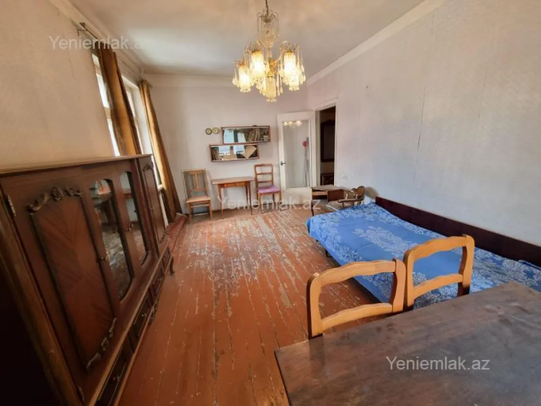 Satılır 2 otaqlı köhnə tikili 62 m²